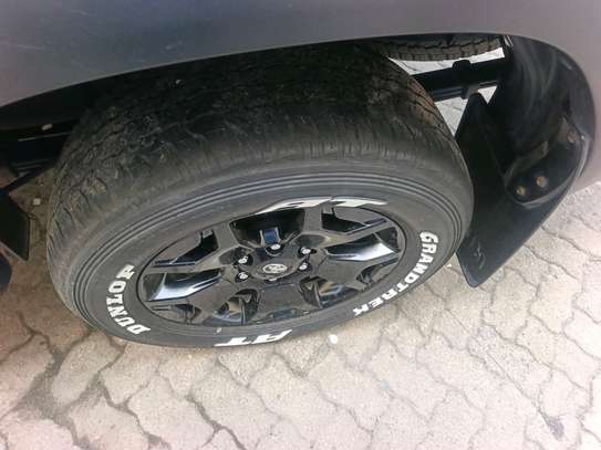 Toyota hilux double cabin image 3