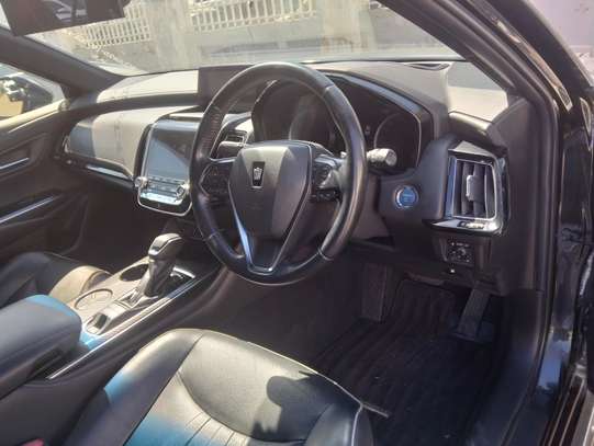 Crown RS 2019 model /sunroof image 3