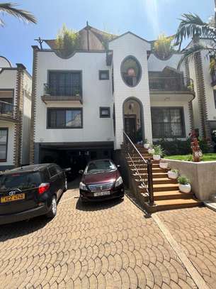 4 Bed Townhouse with En Suite in Brookside image 8