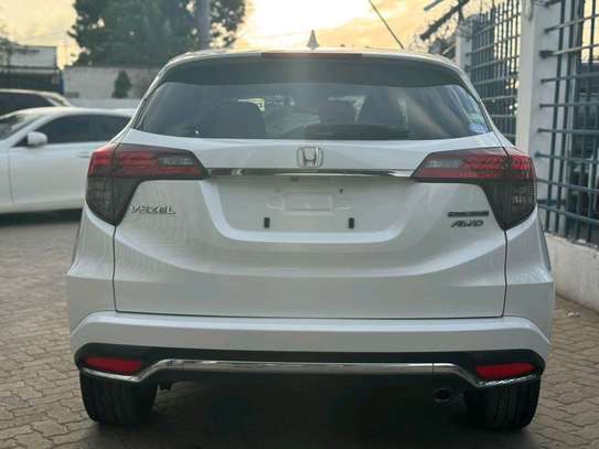 Toyota vezel white image 15