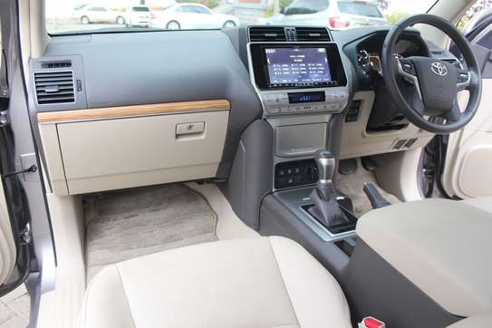 Toyota Landcruiser Prado TX-L 2019 18,000 Kms image 6