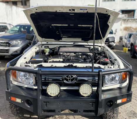 TOYOTA LANDCRUISER PICKUP DOUBLE CABIN 2018MODEL image 8