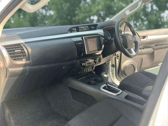 Toyota grand hiace 16 seater image 10