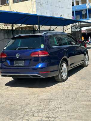 Volkswagen Golf variant image 9