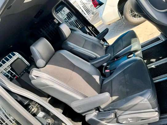 Toyota Noah wxb image 6