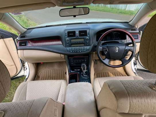 TOYOTA CROWN ROYALSALOON image 9