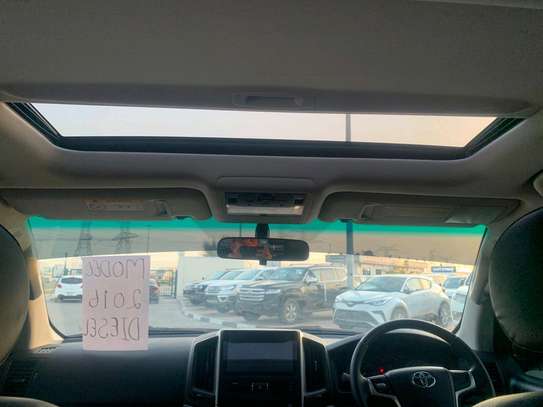 Toyota Land cruiser V8 Sahara Diesel 2018 image 9