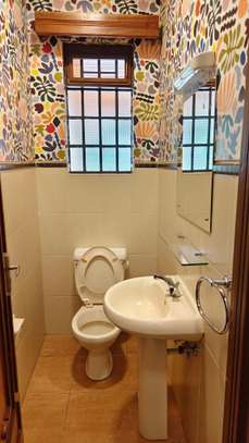5 Bed House with En Suite at Nyari Central image 5