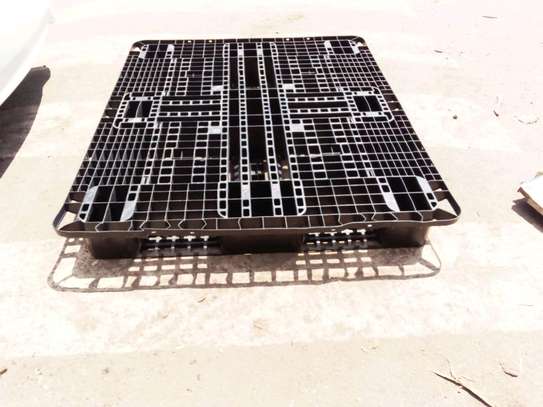 Black plastic pallets size 1.1m*1.3m image 3