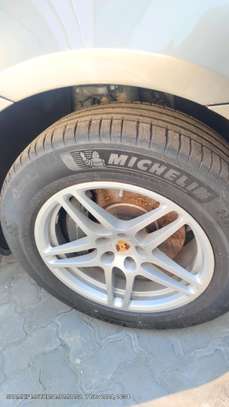 Porsche Macan gold 2018 image 7