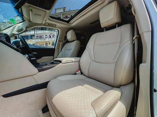 Toyota land cruiser Zx Sunroof 2022 image 9