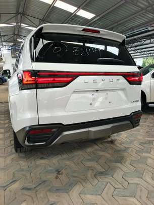 Lexus lx600 VvIp image 5