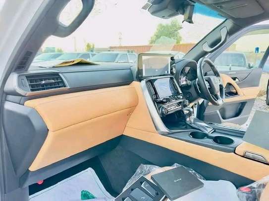 Lexus Lx600 2023 Sport image 9