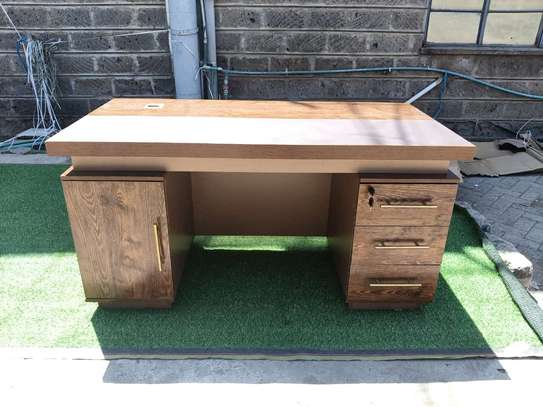 Executive Desks : 1400mm Office Desk with inbuilt Drawers image 7