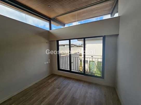 4 Bed Townhouse with En Suite in Runda image 4