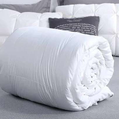 4 in 1 White Duvet Set Size 6 X 6. Free Delivery image 4