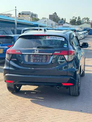 Honda vezel HR-V Black SUV Fuel Efficient Reliable image 8