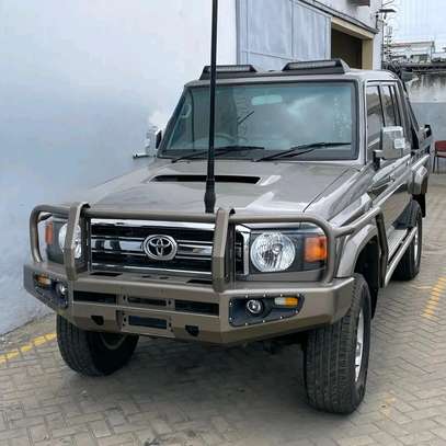 Toyota landcruiser cabin image 4