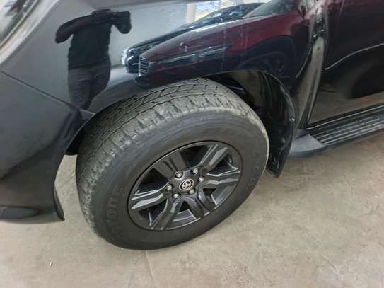 Toyota Hilux double cabin image 3
