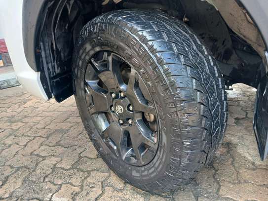Toyota Hilux double cub image 8