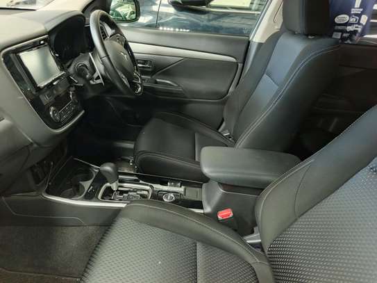 Mitsubishi outlander image 5
