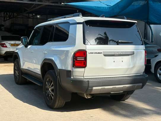 Toyota land cruiser image 4