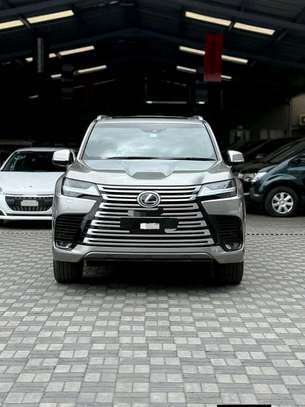 LEXUS LX500d 2022model image 10