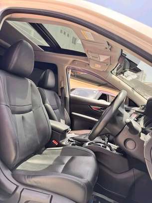 Nissan X-Trail Autech Premium grade white sunroof image 4