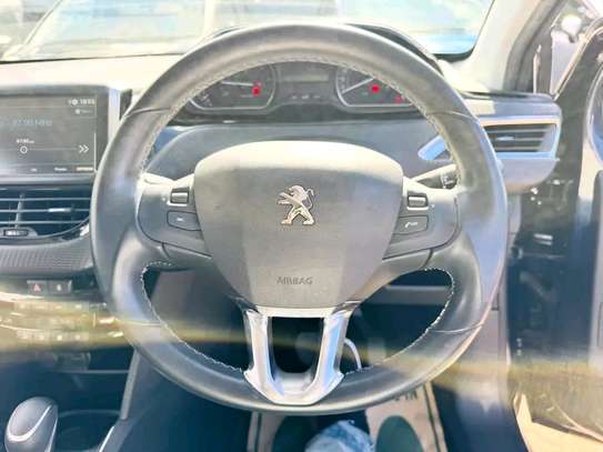 PEUGEOT 208 BLACK 2019 image 4
