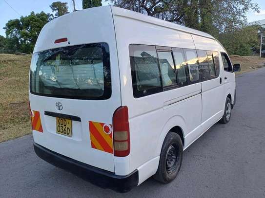 Toyota Hiace diesel 9l 2014 slightly used image 11