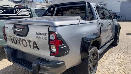 TOYOTA HILUX ROGUE DOUBLE CAB 2018MODEL image 9