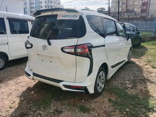 Toyota sienta hybrid system image 3