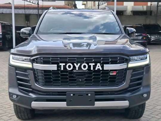 LANDCRUISER PRADO LC300 GR SPORT 2023MODEL image 3