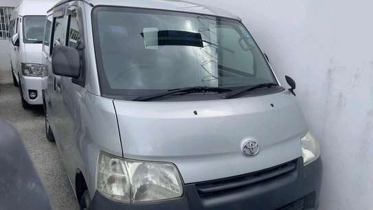 TOYOTA TOWN ACE GL 2018MODEL MANUAL image 2