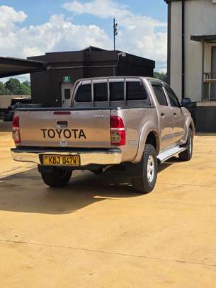 TOYOTA HILUX DOUBLE CAB image 3