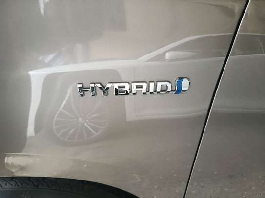 Toyota Esquire hybrid gold 2019 image 3