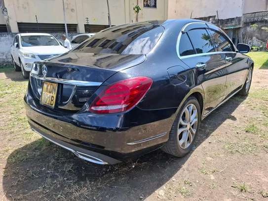 Mercedes Benz C200 image 10