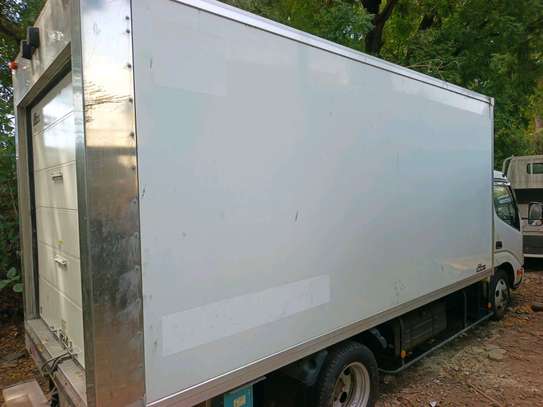 Toyota Dyna freezer body image 7