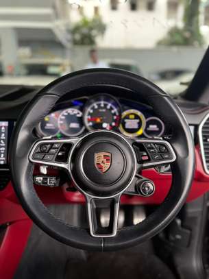 Porsche cayenne image 3