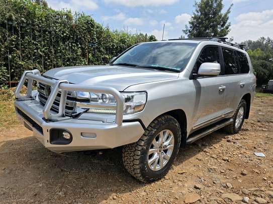 2019 Toyota land cruiser Sahara image 6