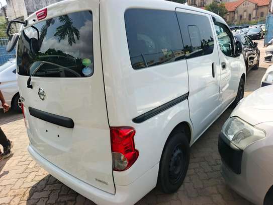 Nissan Nv200 image 3