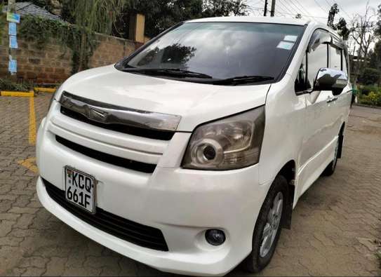 Toyota Noah KCQ image 4