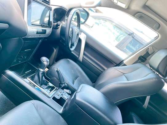 TOYOTA LANDCRUISER PRADO TX.L 2019MODEL SUNROOF  7 SEATER image 5