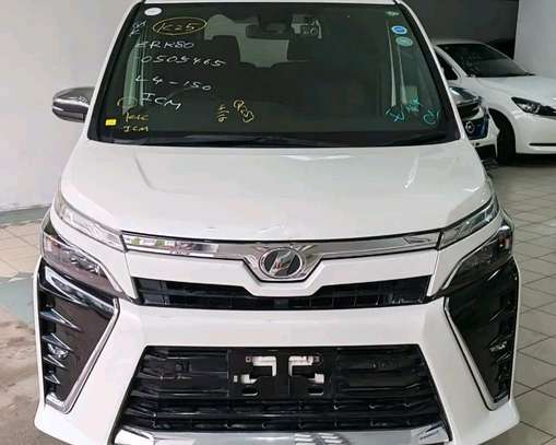 Toyota voxy image 7