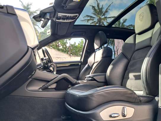 Porsche Cayenne Turbo 2018 purple image 9