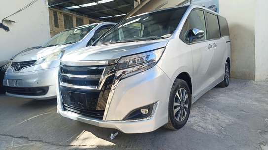 Toyota Esquire Silver 2019 2WD image 23