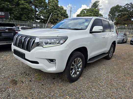 Toyota Land Cruiser Prado VXL 2018 model white color fully . image 8