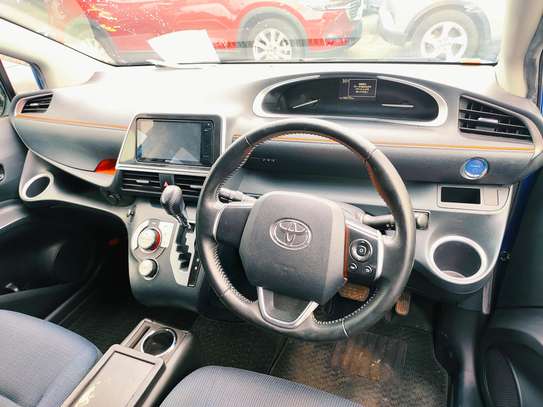 Toyota Sienta 2017 hybrid blue 2018 2wd image 6