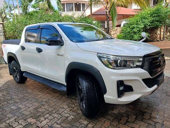 TOYOTA HILUX DOUBLE CABIN 2019MODEL image 3