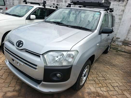 Toyota succeed 2020 image 10